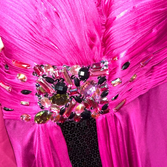 Lavish gown - Picture 3 of 6